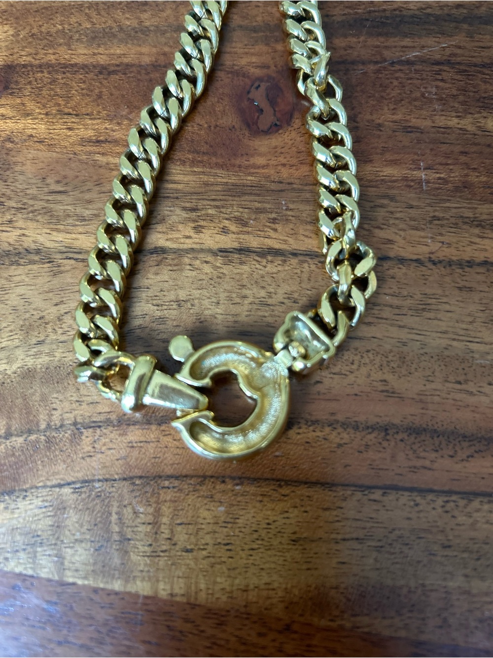 VINTAGE AGATHA PARIS GOLD TONE NECKLACE LARGE SIGNED CLASP - Picture 3 of 5
